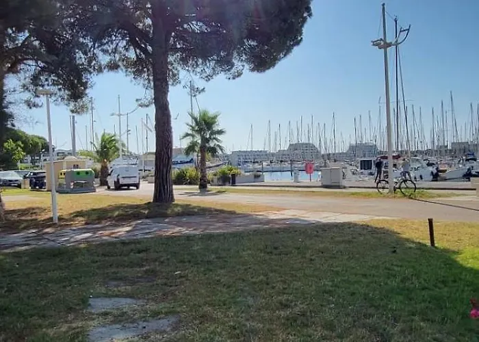 Terrasse 4 Quai Du Port De Plaisance * Le Grau-du-Roi